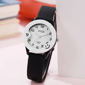 Orologio al Quarzo Impermeabile per Bambini Cinturino in Silicone Cassa in Lega Minimalista Colori Caramella Con Faccina Sorridente