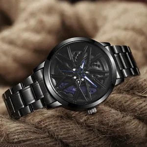 Herenhorloge van zwart roestvrij staal met creatieve autovelg wijzerplaat en blauwe klauw