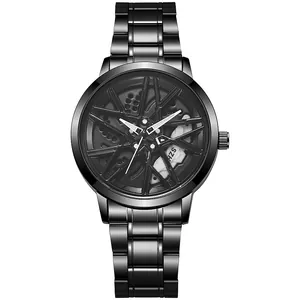 Detail van zwart stalen horloge met draaibare wijzerplaat in autovelg design