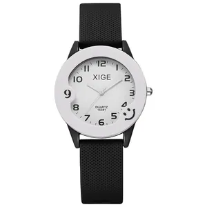 Orologio al quarzo impermeabile per bambini con quadrante bianco e cinturino in silicone
