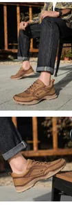 Außenaufnahme zeigt Seitendetails brauner Leder-Loafer mit atmungsaktiver Perforation