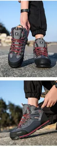 Detalle de botas de montaña de cuero gris con cordones rojos y suelas antideslizantes