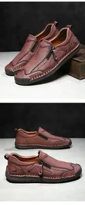 Detail handgenähter brauner Leder-Loafer mit Reißverschluss und Gummisohle