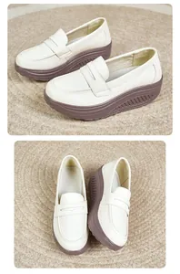 Dettaglio dei mocassini slip-on con suola antiscivolo e cuciture classiche a vista