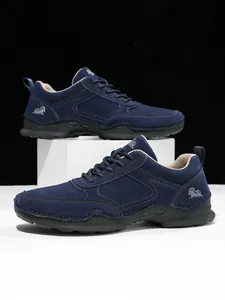 Dunkelblaue Herren-Loafer aus Wildleder mit silbernem Widder-Logo und Gummisohle
