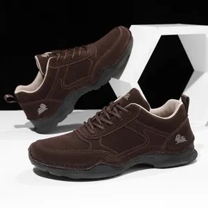 Dunkelbraune Herren-Loafer aus Nubukleder mit robuster, rutschfester Gummisohle