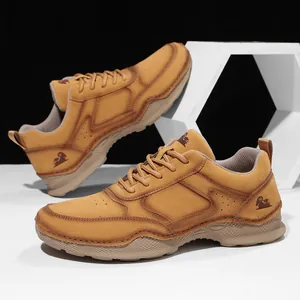 Braune Herren-Freizeitschuhe aus Nubukleder mit rutschfester dicker Sohle und Schnürdesign