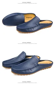 Dettaglio ravvicinato di sabot in pelle blu traforata che mostra texture e suola in gomma