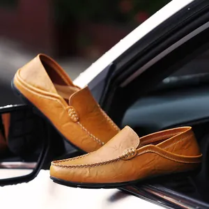 Herren-Leder-Loafer in Senfgelb mit Kieseltextur und handgenähten Details zum Fahren
