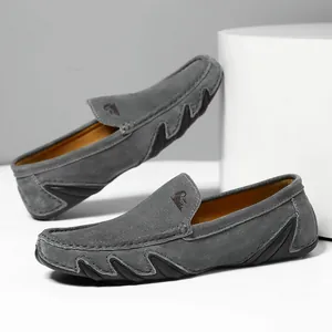 Mocassins en daim gris foncé pour hommes avec semelles en caoutchouc antidérapantes