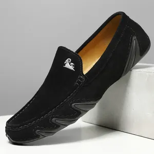 Mocassins pour hommes en daim noir avec semelle antidérapante et logo bélier argent
