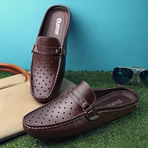Herren-Slipper aus dunkelbraunem Leder, atmungsaktiv, ohne Ferse, mit handgenähten Details