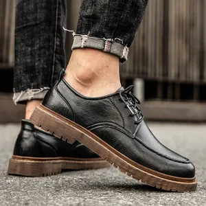 Zapatos Derby de hombre en cuero negro con suela gruesa dentada estilo outdoor