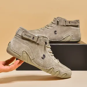 Hoge kaki suède vrijetijdsschoenen voor heren met DYCOO-logo en rubberen gripzool