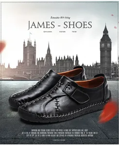 Détail de mocassins en cuir noir avec surpiqûres contrastées et semelle en caoutchouc