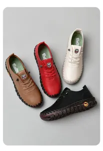 Details von vier Farben handgefertigter Lederschuhe mit dicker rutschfester Gummisohle