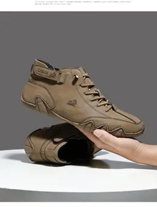 Details brauner High-Top-Freizeitschuhe mit LDECK-Klettband und robuster rutschfester Sohle