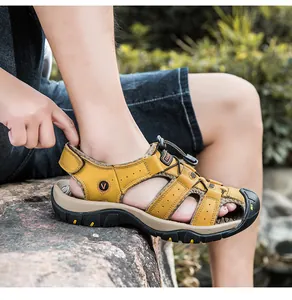 Sandali da trekking in pelle con punta chiusa e suola in gomma antiscivolo resistente