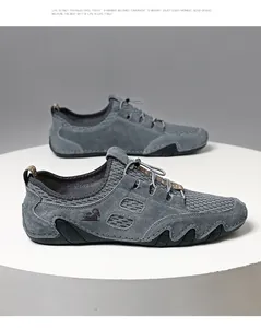 Détail des coutures à la main et du mesh respirant sur les baskets décontractées gris foncé