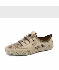 Détails de baskets en maille kaki pour hommes avec daim et système de laçage élastique