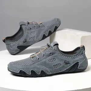 Baskets homme respirantes en mesh avec empiècements en daim gris et semelles crantées