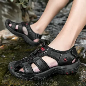 Sandali da spiaggia in pelle da uomo con suola antiscivolo e design a punta chiusa