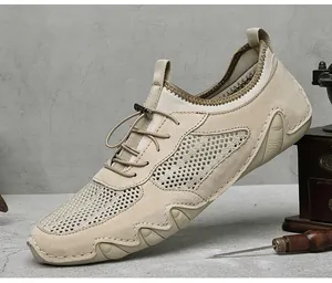 Λεπτομέρεια από χακί mesh sneakers με αναπνέον δίχτυ και πρακτικό σύστημα με κορδόνια