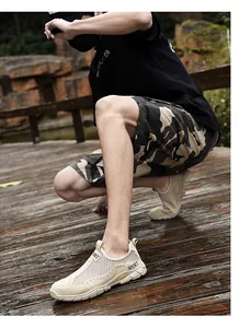 Scarpe sportive da uomo in mesh traspirante con logo SPORT su pedana in legno