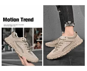 Dettaglio di scarpe casual kaki da uomo con rete traspirante e suola in gomma