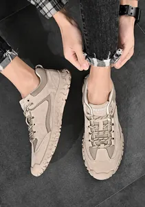 Scarpe casual outdoor kaki in mesh con suola spessa in gomma antiscivolo e lacci resistenti