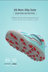 Detail von Kinder-Outdoor-Schuhen mit 3D-Antirutschsohlen und griffigem Profil