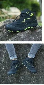 Detail der rutschfesten Gummisohle und verstärkten Kappe an Outdoor-Kinderschuhen