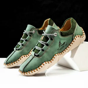 Casual herenschoenen in grijsgroen met handgemaakte stiksels en corduroy accenten