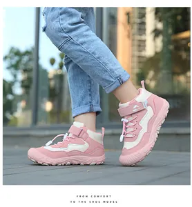 Rosa halbhohe Kinder-Wanderschuhe mit Klettverschluss und rutschfester Gummisohle