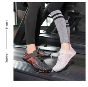 Barfußschuhe für Outdoor auf Laufband gezeigt zur Demonstration der Rutschfestigkeit