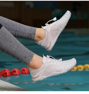 Outdoor Barfuß-Wasserschuhe mit weißem Netzgewebe und pinker, rutschfester Gummisohle