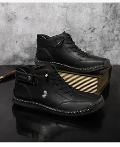 Detail der Fuchssticks und handgenähten Gummisohle bei den hohen Leder-Boots für Herren