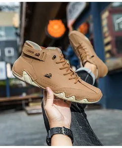Detail hochwertiger brauner Leder-Stiefeletten mit LDECK-Branding und Outdoor-Gummisohle