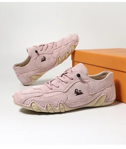 Rosa Wildleder Freizeitschuhe mit Ziegenlogo und welliger rutschfester Gummisohle