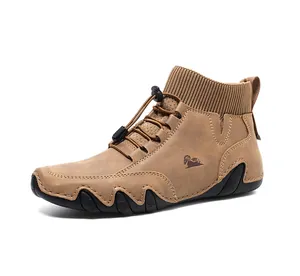 Detailansicht der High-Top-Boots mit Strickkragen und elastischem Kordelzug-Verschluss