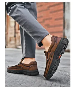 Scarpa casual da uomo in pelle marrone con suola in gomma antiscivolo resistente