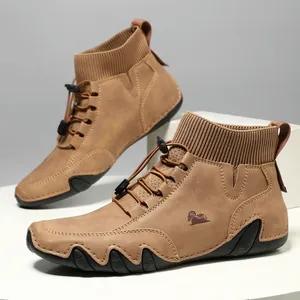 Braune High-Top-Sneaker für Herren mit Strickkragen und markanter gewellter Gummisohle
