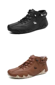 Detaillierter Vergleich schwarzer und brauner Lederstiefeletten mit Wellenmuster-Sohlen