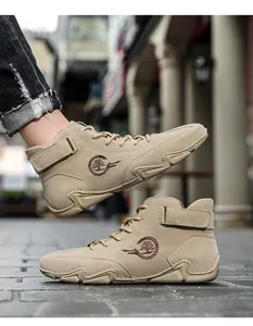 Détail de la botte extérieure kaki avec semelle en caoutchouc et fermeture à lacets