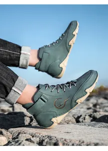Outdoor-Freizeitstiefel aus cyanblauem Mattenleder mit robuster, griffiger Sohle