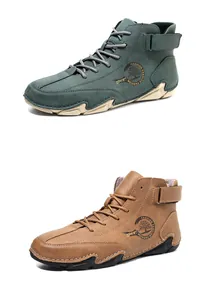 Detailansicht winterlicher halbhoher Freizeitschuhe mit rutschfester Gummisohle und Futter