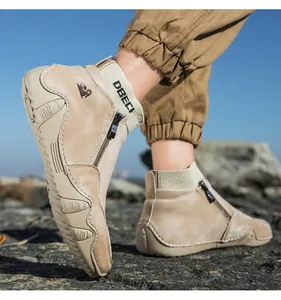 Détail de bottes de randonnée pour hommes avec fermeture éclair latérale et semelle robuste