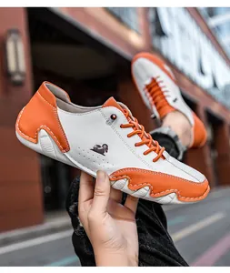 Détails de baskets en cuir à blocs de couleurs avec lacets orange et design perforé