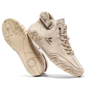 Detailansicht beige hoher Stiefel mit Wildlederstruktur und rutschfester bionischer Sohle