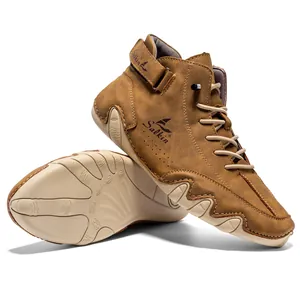 Detailansicht brauner High-Top-Freizeitschuhe mit Klettverschluss und rutschfester Sohle